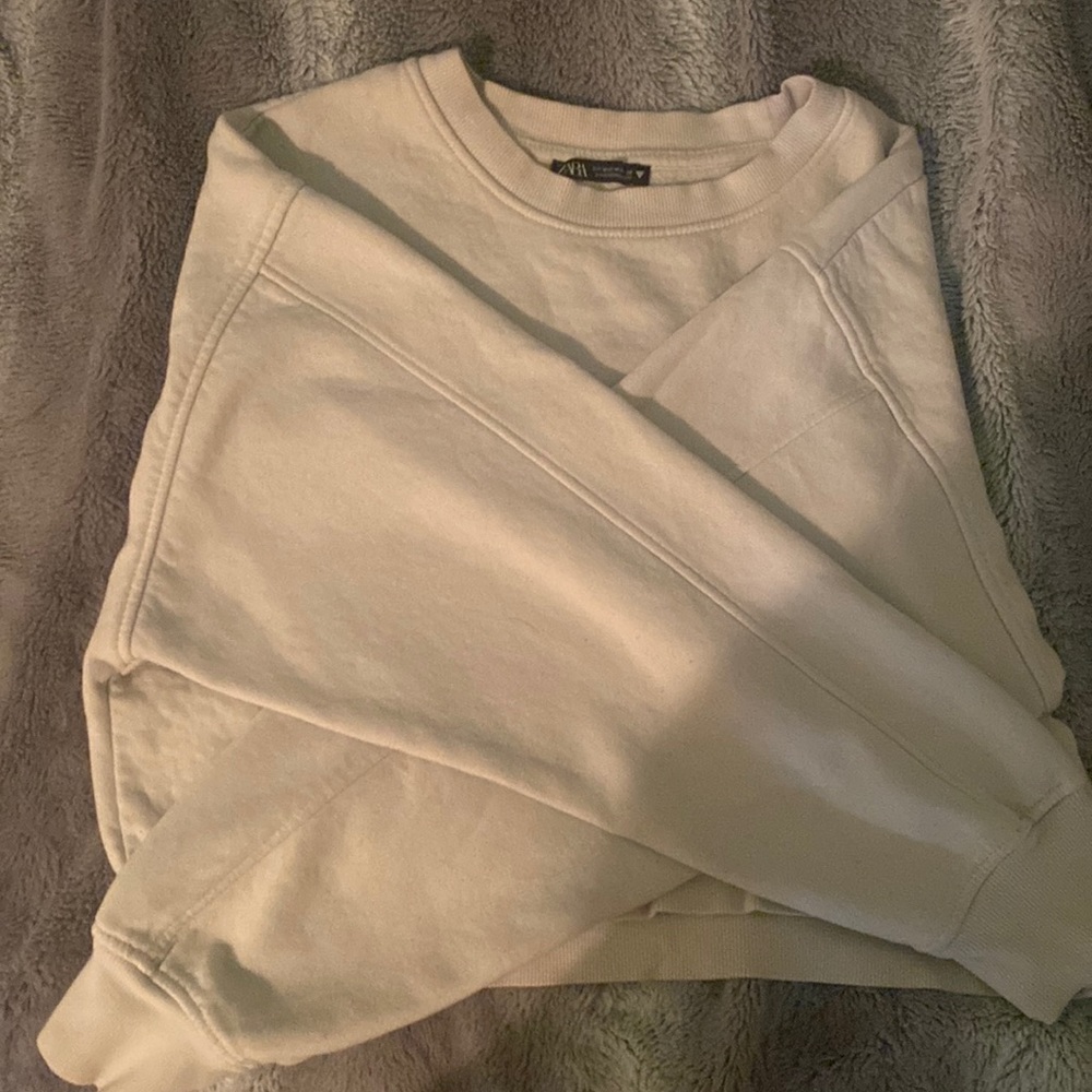 Zara Cropped White sweatshirt, Size: Medium